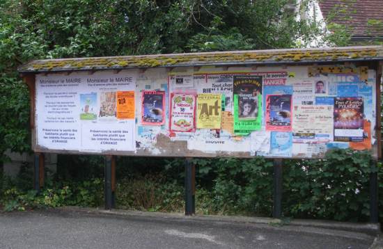 Affichage dans un village d'Alsace